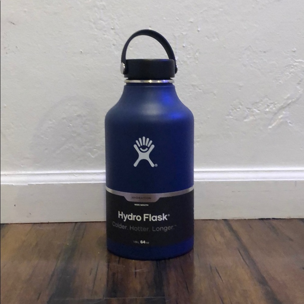 64oz (1.9L) Hydro Flask in Navy
